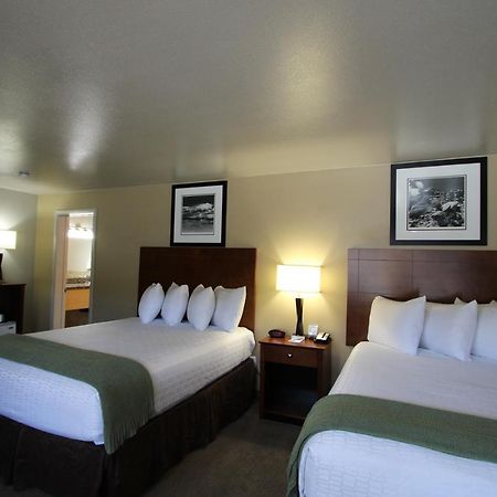 ורנל Dinosaur Inn & Suites מראה חיצוני תמונה