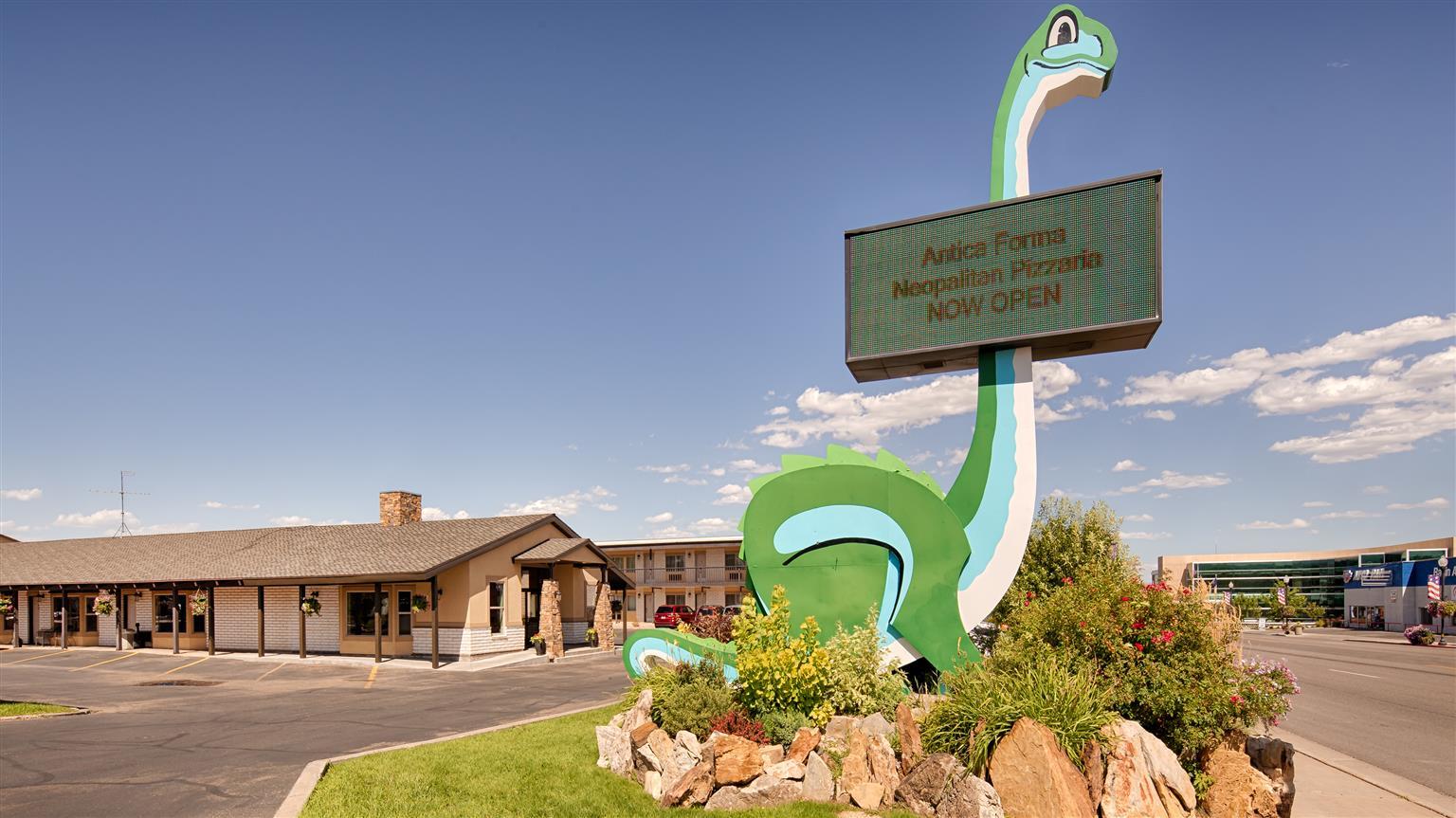 ורנל Dinosaur Inn & Suites מראה חיצוני תמונה